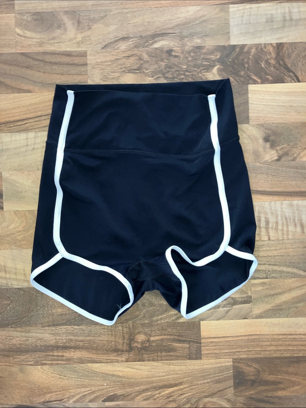 Enerbloom Black Shorts white piping trim women’s Sz S